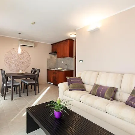 Appartment House Zara *
