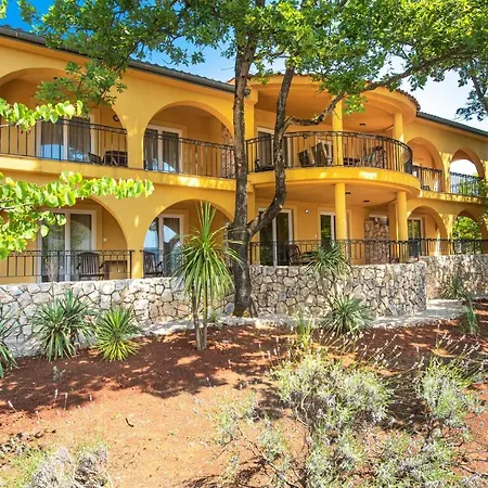 Appartment House Zara Brzac