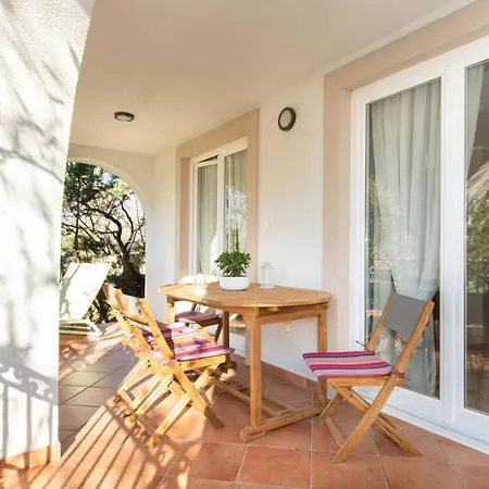 Apartman House Zara *